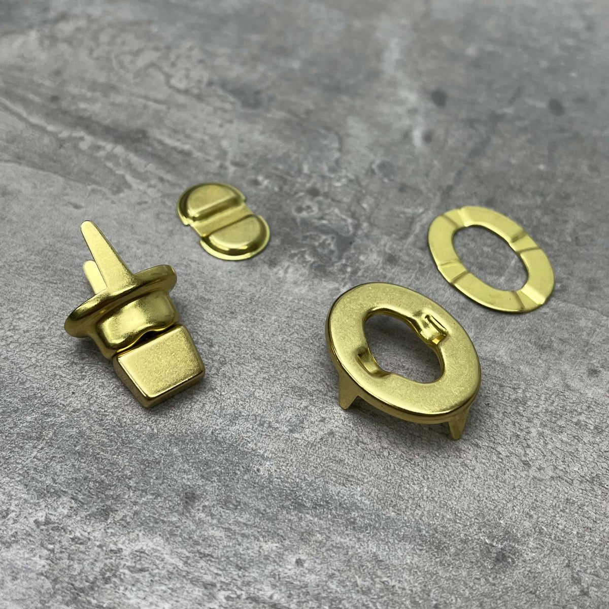 Twist Lock - Solid Brass – Beamhouse Leather